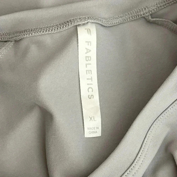 Fabletics | Cashel Adjustable Sleeve Top II Gray Cinch Sleeve Thumbholes - Picture 8 of 10